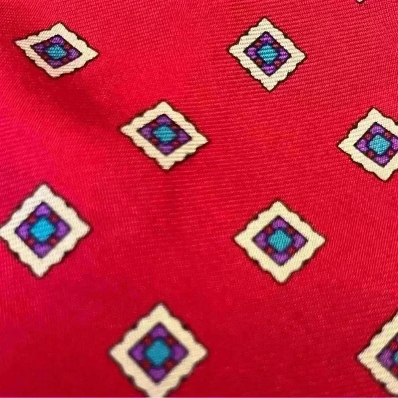 Burberry’s Silk Men’s Necktie - Picture 2 of 5